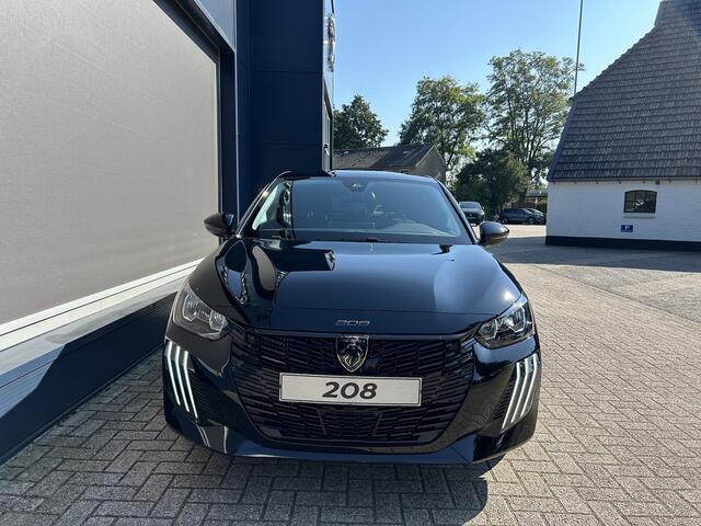 Peugeot 208 Hybrid 110 e-DCS6 Allure | Nieuw Model 2025! | Hybride Elektrisch rijden met Automaat | Dodehoek detectie | Navigatie via Telefoon | Parkeercamera 360 graden | LED Verlichting | Apple Carplay/Android Auto | Lichtmetalen Velgen | Cruise & Climate Control |