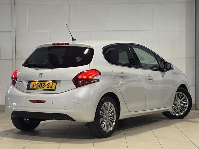 Peugeot 208 Allure 1.2 Turbo 110pk EAT6 | ALL SEASON BANDEN | CLIMATE CONTROL | APPLE CARPLAY / ANDROID AUTO | DONKER GETINT GLAS | ISOFIX | CLIMATE CONTROL |