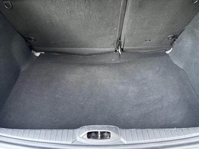 Peugeot 208 Allure 1.2 Turbo 110pk EAT6 | ALL SEASON BANDEN | CLIMATE CONTROL | APPLE CARPLAY / ANDROID AUTO | DONKER GETINT GLAS | ISOFIX | CLIMATE CONTROL |