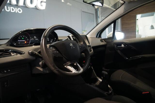 Peugeot 208 1.2 PureTech Allure + PANORAMA