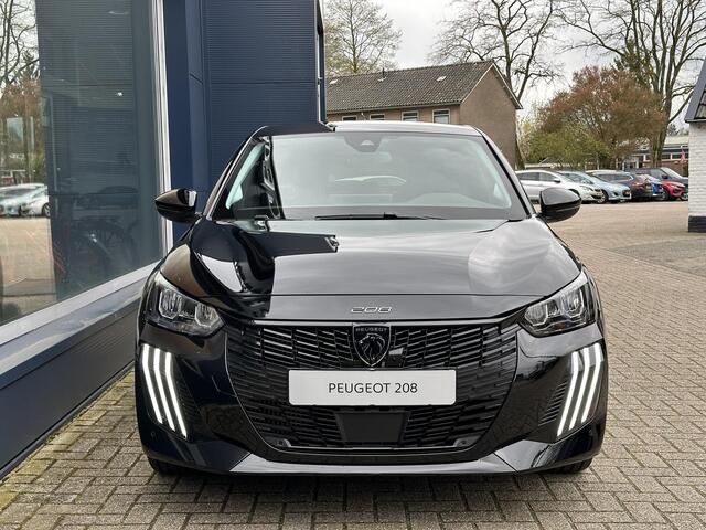 Peugeot 208 1.2 Turbo 100 PK Allure | Bouwjaar 2025 | ¤ 5.750 DEMO Voordeel | Navigatie via Telefoon | Stoelverwarming | 360 Graden Camera | Keyless Entry & Start | LED Verlichting | Climate Control | Dode Hoek Detectie | Voor + Achter Parkeersensoren | 16" Lichtmeta