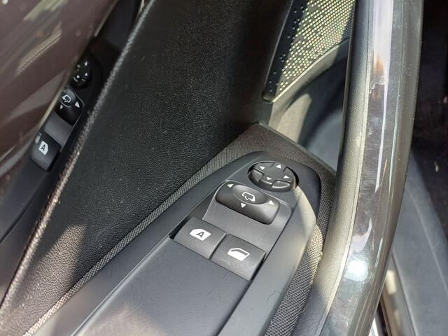 Peugeot 208 1.2 PureTech Urban Soul | NAVI | AIRCO | ACHTERSENSOREN | TREKHAAK | Wij bieden ook financiering mogelijkheden aan.