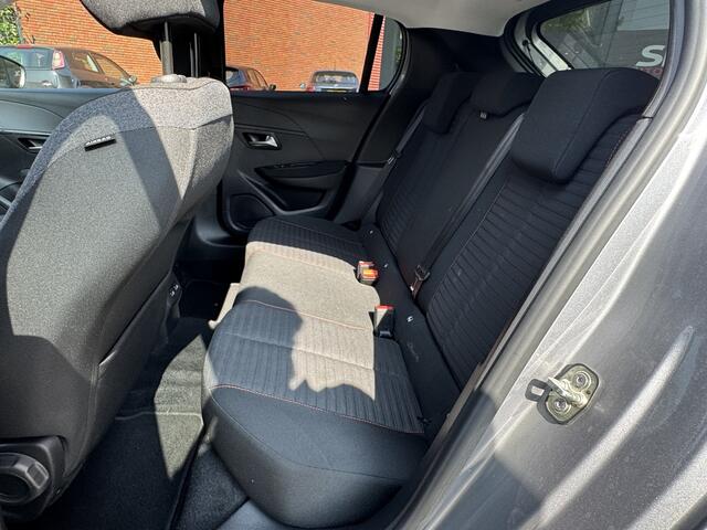 Peugeot 208 1.2 PureTech Allure // CRUISE // NAVI // PDC // APPLE CARPLAY - ANDROID AUTO // DAB RADIO // LED //