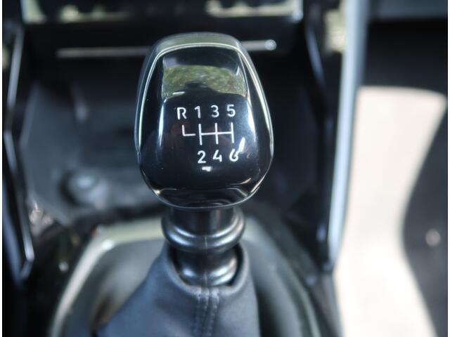 Peugeot 208 100 Pk. *** GT *** Nieuw Type *** Draadloos Apple CarPlay / Android Auto met Google Maps Navigatie en Spotify * Keyless Entry & Start Button * Achteruitrij Parkeer Camera * 1/2 Leder Interieur * DAB Radio * L.M. Velgen * Full Vingerhoets; Vierde Generatie