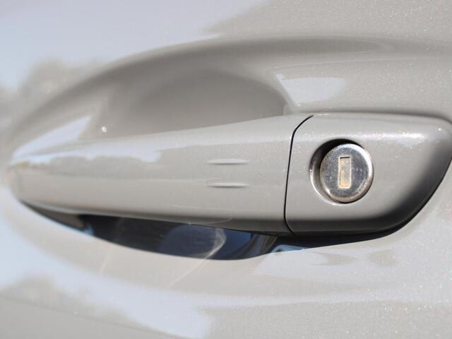 Peugeot 208 GT 1.2 Hybrid 145PK e-DCS6 Automaat Navigatie, Rondomzichtcamera, Keyless, Massage, Stoelverwarming, Parkeersensoren