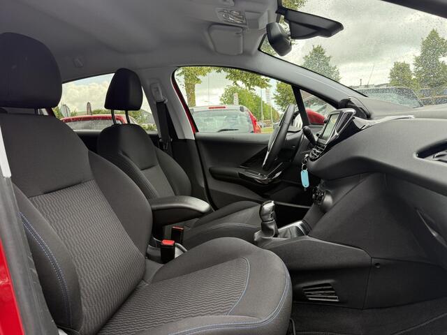 Peugeot 208 1.2 PureTech Signature Navi,Airco,Cruise,PDC,Trekhaak,Carplay,Elek ramen,N.A.P,Nieuwe APK bij Aflevering