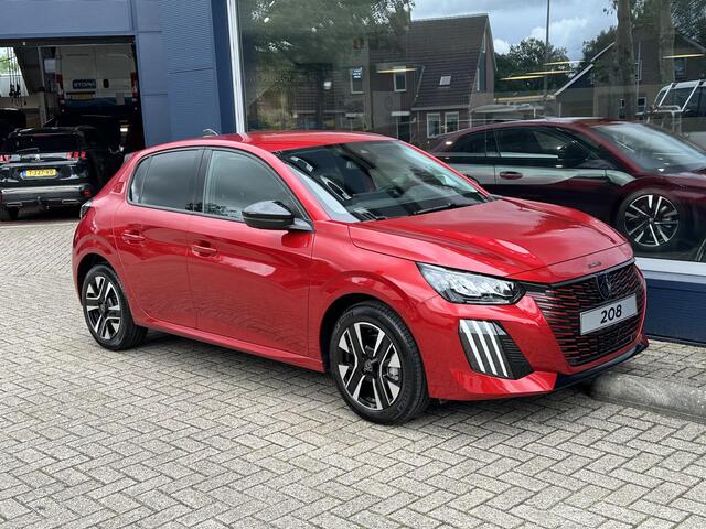 Peugeot 208 1.2 Turbo 100 PK Allure | ¤ 4200 DEMO korting | Nieuwste Model | 2025 Auto | Stoelverwarming | Navigatie | 360 graden Camera + dodehoek detectie | LED Verlichting | Parkeersensoren | Privacy Glas | Half Lederen Bekleding | Lichtmetalen Velgen |