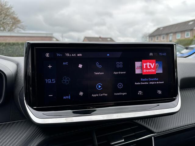 Peugeot 208 1.2 Turbo 100 PK Allure | ¤ 4200 DEMO korting | Nieuwste Model | 2025 Auto | Stoelverwarming | Navigatie via Telefoon | LED Verlichting | Parkeersensoren | Privacy Glas | Half Lederen Bekleding | Lichtmetalen Velgen |