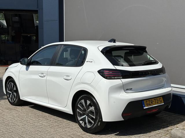 Peugeot 208 1.2 Style | Ruim ¤ 4.000 DEMO Voordeel | Navigatie | Private Lease Vanaf ¤ 359 P/M ! | LED Verlichting | Cruise Control | Airco | Parkeersensoren | Draadloos Apple Carplay & Android Auto | Leren Stuurwiel |