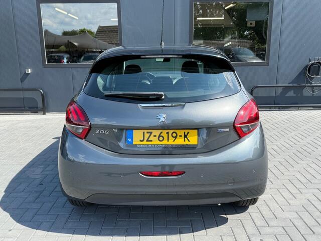 Peugeot 208 1.2 PureTech Blue Lion / Navi / Cruise / Parkeersens. / Bluetooth