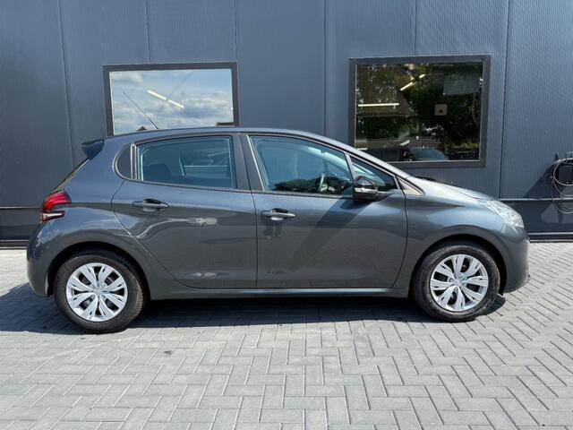 Peugeot 208 1.2 PureTech Blue Lion / Navi / Cruise / Parkeersens. / Bluetooth