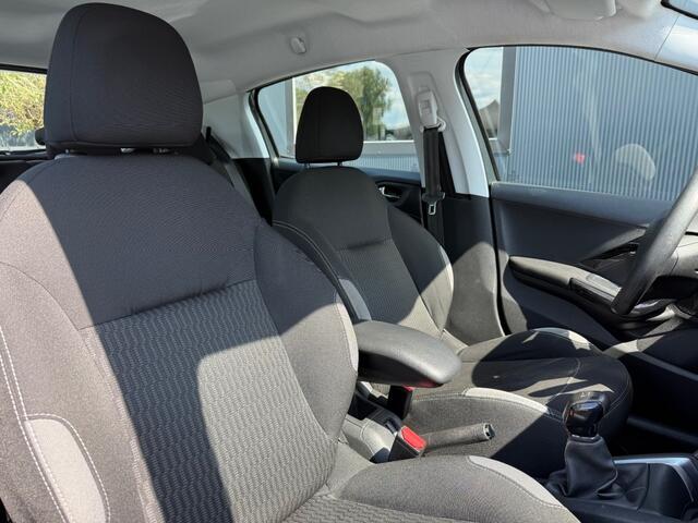 Peugeot 208 1.2 PureTech Blue Lion / Navi / Cruise / Parkeersens. / Bluetooth