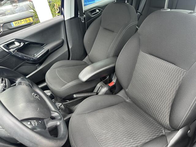 Peugeot 208 1.2 PureTech Blue Lion CARPLAY,CRUISE,TREKHAAK