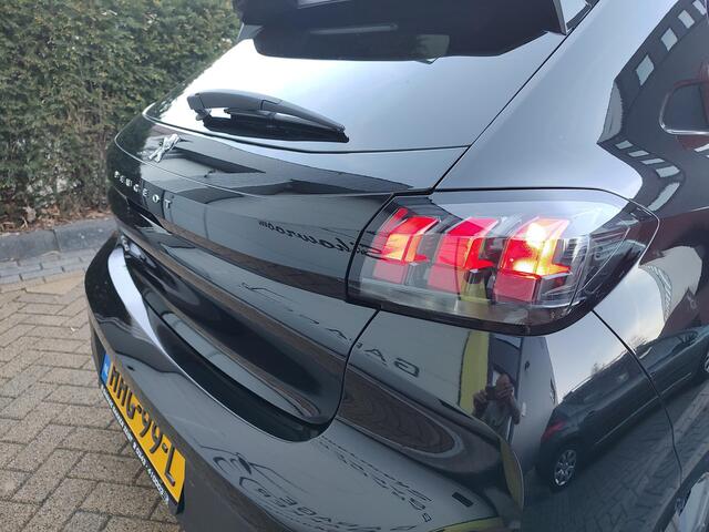 Peugeot 208 1.2 PureTech Active Pack Led Stoelverwarming Navi-Carplay