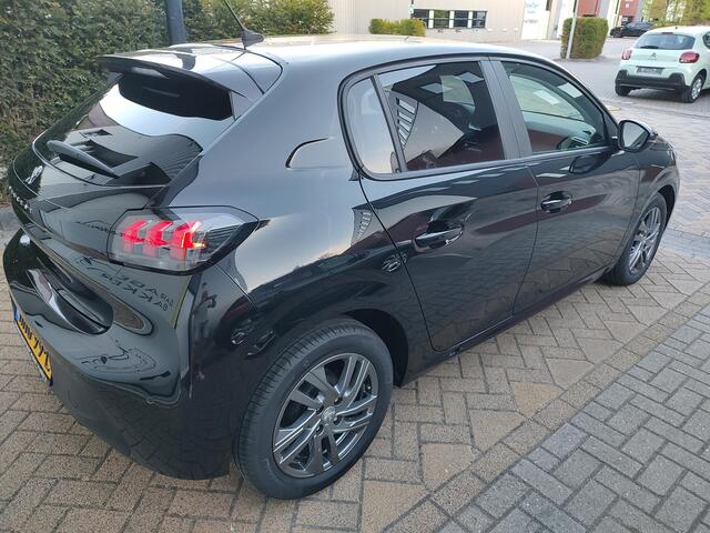 Peugeot 208 1.2 PureTech Active Pack Led Stoelverwarming Navi-Carplay