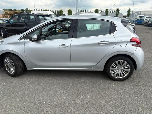 Peugeot 208 1.6 BlueHDi Blue Lease Executive