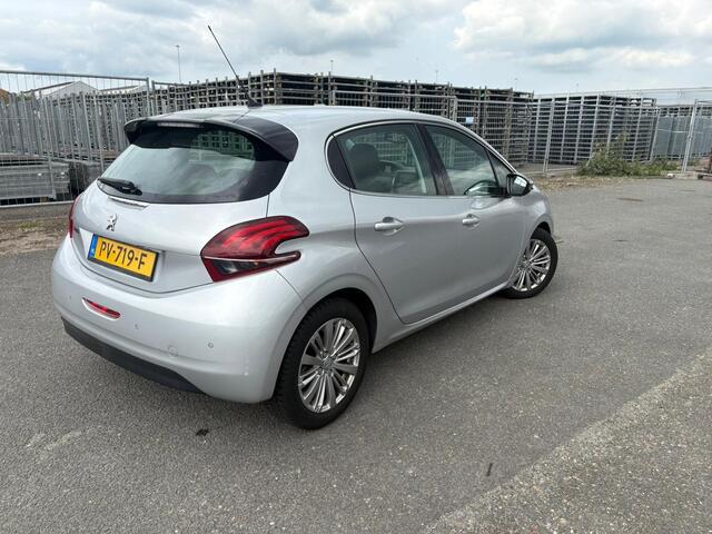 Peugeot 208 1.6 BlueHDi Blue Lease Executive