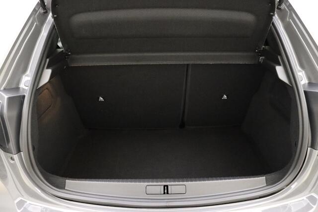 Peugeot 208 Hybrid 100 e-DCS6 Allure | Apple carplay/Aindroid auto | Cruise control adaptief | LED verlichting | Achteruitrij camera | Navigatiesysteem | Stoelverwarming |