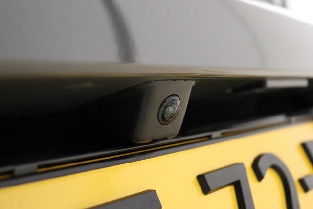 Peugeot 208 Hybrid 100 e-DCS6 Allure | Apple carplay/Aindroid auto | Cruise control adaptief | LED verlichting | Achteruitrij camera | Navigatiesysteem | Stoelverwarming |