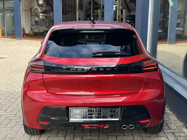 Peugeot 208 1.2 Hybrid 145 PK GT Automaat | Meest Complete Uitvoering | Glazen Panoramadak | Navigatie | 360 Graden Camera | Dode Hoek Detectie | Climate Control | Keyless Entry & Start | Cruise Control | Sportstoelen | 17" Lichtmetalen Velgen | Full LED Verlichting 