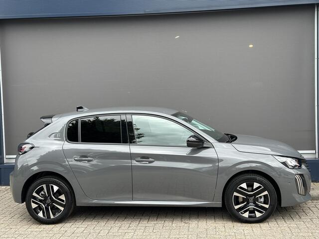 Peugeot 208 1.2 Hybrid 110 PK Allure Automaat | 2025 Demonstratie Auto | Hybride Automaat | Navigatie | 360 Graden Camera | Stoelverwarming | Climate Control | Cruise Control | Parkeersensoren V+A | LED Verlichting | Draadloze Apple Carplay / Android Auto | 16" Licht