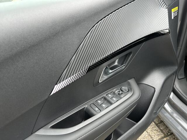 Peugeot 208 1.2 Hybrid 110 PK Allure Automaat | 2025 Demonstratie Auto | Hybride Automaat | Navigatie | 360 Graden Camera | Stoelverwarming | Climate Control | Cruise Control | Parkeersensoren V+A | LED Verlichting | Draadloze Apple Carplay / Android Auto | 16" Licht