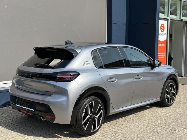 Peugeot 208 1.2 Hybrid 110 PK GT Automaat | Meest Complete Uitvoering | Glazen Panoramadak | Navigatie | 360 Graden Camera | Dode Hoek Detectie | Climate Control | Keyless Entry & Start | Cruise Control | Sportstoelen | 17" Lichtmetalen Velgen | Full LED Verlichting 