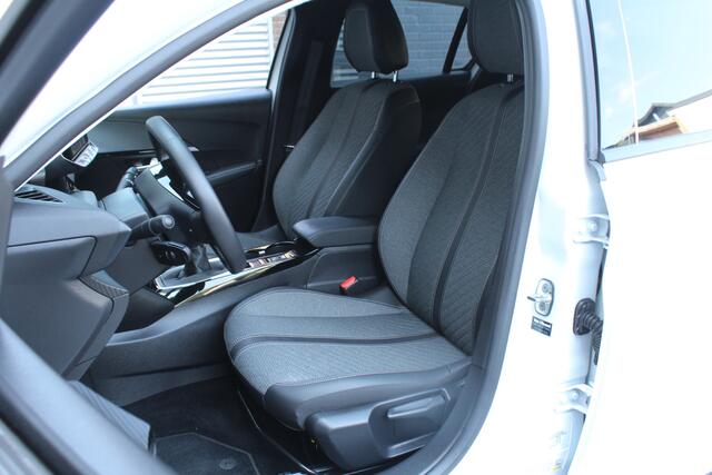 Peugeot 208 1.2 PureTech 101pk Allure NL-Auto NAP Clima Cruise Navi Camera Carplay LED 16"LMV