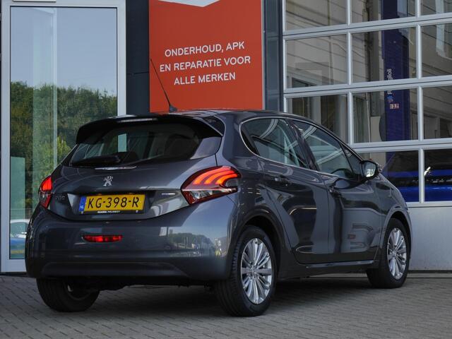 Peugeot 208 1.2 PureTech Allure | Cruise control | Navigatie | Lichtmetalen velgen | Climate control | Apple Carplay/Android Auto | Parkeersensoren achter