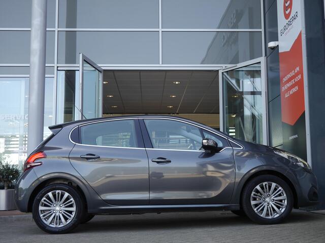 Peugeot 208 1.2 PureTech Allure | Cruise control | Navigatie | Lichtmetalen velgen | Climate control | Apple Carplay/Android Auto | Parkeersensoren achter