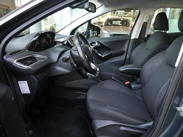 Peugeot 208 1.2 PureTech Allure | Cruise control | Navigatie | Lichtmetalen velgen | Climate control | Apple Carplay/Android Auto | Parkeersensoren achter