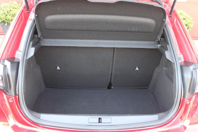 Peugeot 208 1.2 Hybrid 145PK e-DCS6 GT | NAVIGATIE | DRAADLOZE APPLE CARPLAY/ANDROID AUTO | CAMERA VOOR + ACHTER | FULL LED KOPLAMPEN | LICHTMETALEN VELGEN 17" | DODEHOEK DETECTIE | DRAADLOZE TELEFOONLADER | KEYLESS ENTRY/START | DAB+ RADIO | ADAPTIVE CRUISE CONTROL