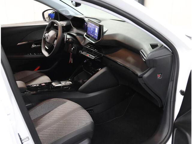 Peugeot 208 Hybrid 100PK e-DCS6 Allure | AppleCarplay/Android Auto | Armsteun | Parkeersensoren | Navigatie | FULL LED | Lederen Stuurwiel | Climate Control | Cruise Control | 16" LMV | Isofix | Privacy Glass |