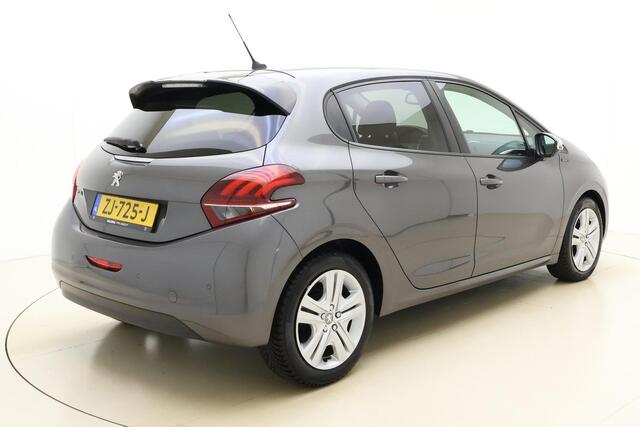 Peugeot 208 1.2 PureTech Signature 82 PK | Handgeschakeld | Airco | Navigatie | Cruise Control | Parkeersensor | Licht metalen velgen | Bluetooth | 1e eigenaar