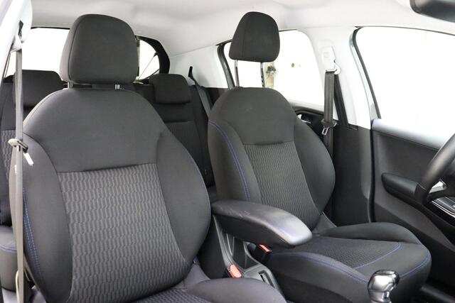 Peugeot 208 1.2 PureTech Signature 82 PK | Handgeschakeld | Airco | Navigatie | Cruise Control | Parkeersensor | Licht metalen velgen | Bluetooth | 1e eigenaar