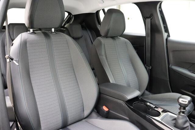 Peugeot 208 1.2 PureTech Allure Pack 100 PK | Handgeschakeld | Start/stop | Navigatie | Airco | Cruise Control | Bluetooth | Licht metalen velgen | BTW auto | 1e eigenaar