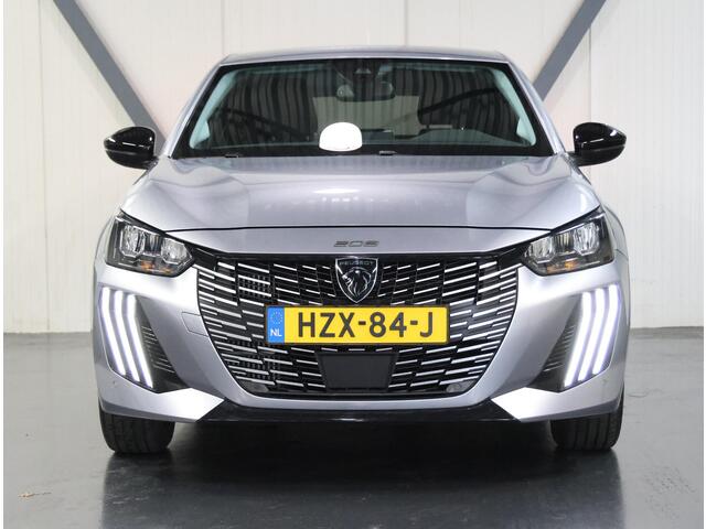 Peugeot 208 Hybrid 100PK e-DCS6 Allure | AppleCarplay/Android Auto | Camera | Parkeersensoren | FULL LED | Voorstoelen Verwarmd | Keyless | Climate Control | Adaptive Cruise Control | 16" LMV | Isofix | Privacy Glass |