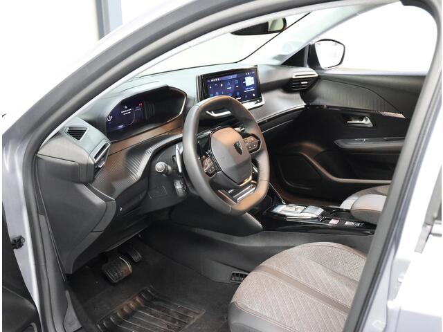 Peugeot 208 Hybrid 100PK e-DCS6 Allure | AppleCarplay/Android Auto | Camera | Parkeersensoren | FULL LED | Voorstoelen Verwarmd | Keyless | Climate Control | Adaptive Cruise Control | 16" LMV | Isofix | Privacy Glass |