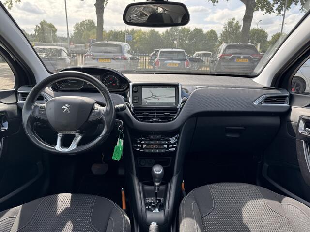 Peugeot 208 1.2 PureTech Allure / Panoramadak / Navigatie / Parkeerhulp achter / 16'' / Apple CarPlay / DAB / Cruise Control