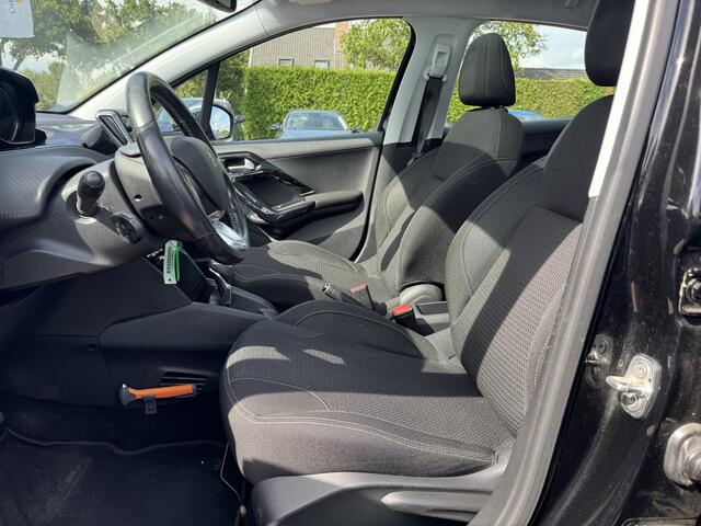 Peugeot 208 1.2 PureTech Allure / Panoramadak / Navigatie / Parkeerhulp achter / 16'' / Apple CarPlay / DAB / Cruise Control