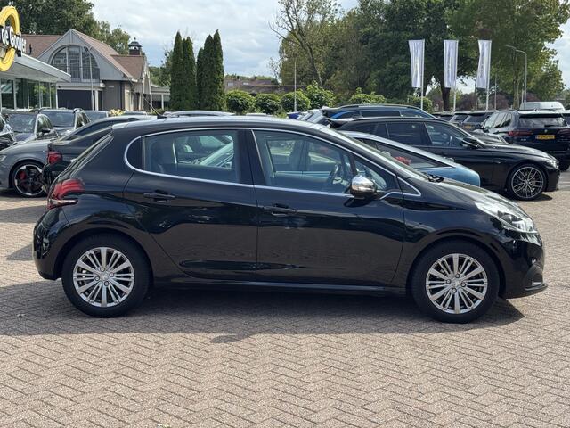 Peugeot 208 1.2 PureTech Allure / Panoramadak / Navigatie / Parkeerhulp achter / 16'' / Apple CarPlay / DAB / Cruise Control