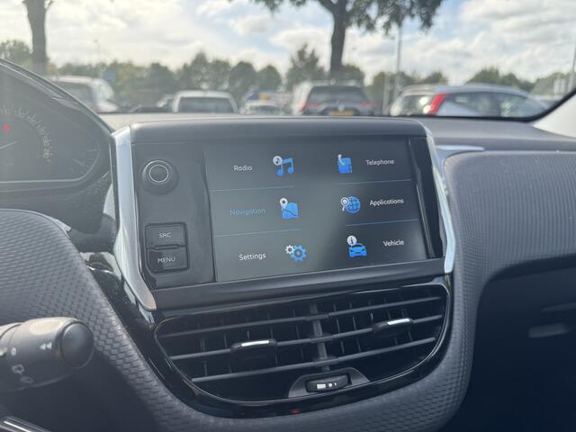Peugeot 208 1.2 PureTech Allure / Panoramadak / Navigatie / Parkeerhulp achter / 16'' / Apple CarPlay / DAB / Cruise Control