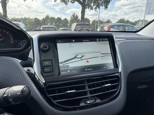 Peugeot 208 1.2 PureTech Allure / Panoramadak / Navigatie / Parkeerhulp achter / 16'' / Apple CarPlay / DAB / Cruise Control