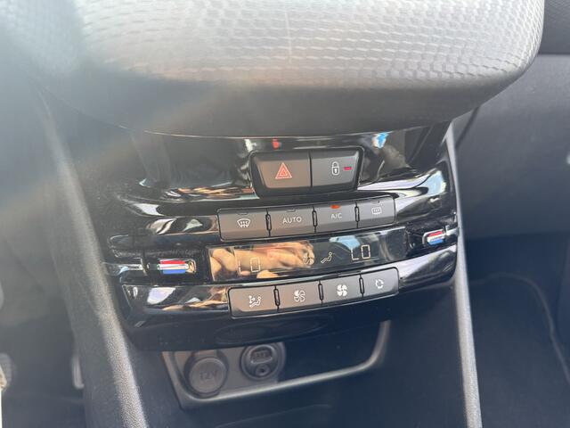 Peugeot 208 1.2 PureTech Allure / Panoramadak / Navigatie / Parkeerhulp achter / 16'' / Apple CarPlay / DAB / Cruise Control
