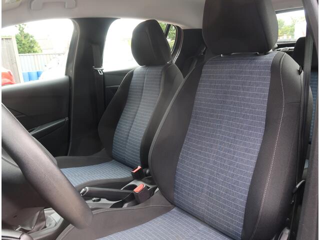 Peugeot 208 75 Pk Benzine 1.2 Active 5-deurs * Airco * Cruise Control * Rijbaan Signalering * DAB Radio * Achterruitverwarming * Stuurbekrachtiging * Vingerhoets; Vierde Generatie Eersteklas Service !