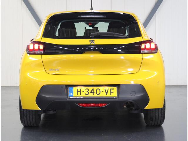 Peugeot 208 1.2 75PK Active | AppleCarplay/Android Auto | Navigatie | Armsteun | Parkeersensoren | LED | Lederen Stuurwiel | Airco | Cruise Control | 16" LMV | Isofix |