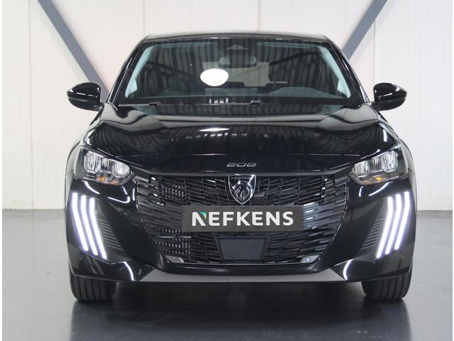 Peugeot 208 1.2 Hybrid 110 e-DCS6 Allure | Incl. ¤4.240,- Korting! | Camera Voor/Achter | Navigatie | Dodehoekdetectie | CruiseControl | AppleCarPlay/AndroidAuto | ClimateControl |