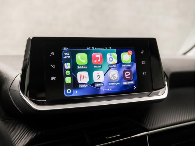 Peugeot 208 1.2 PureTech Allure Sport Automaat (APPLE CARPLAY, GROOT NAVI, LANE ASSIST, SPORTSTOELEN, CRUISE, PARKEERSENSOREN, DAB+, NIEUWSTAAT)