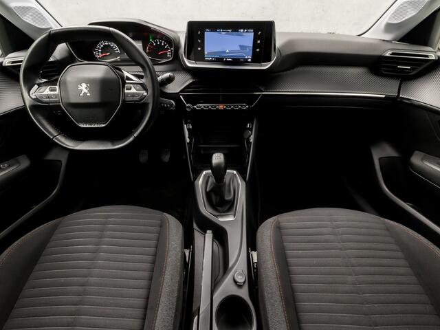 Peugeot 208 1.2 PureTech Sport (APPLE CARPLAY, GROOT NAVI, 360 CAMERA, GETINT GLAS, LM VELGEN, SPORTSTOELEN, PARKEERSENSOREN, LED KOPLAMPEN, LANE ASSIST, NIEUWSTAAT)