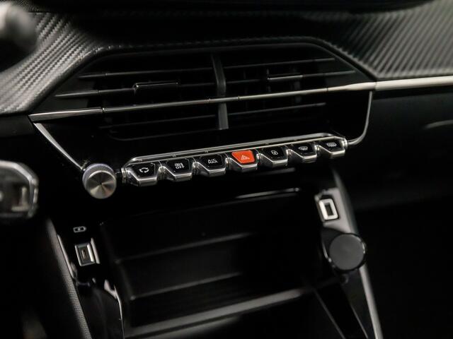 Peugeot 208 1.2 PureTech Sport (APPLE CARPLAY, GROOT NAVI, 360 CAMERA, GETINT GLAS, LM VELGEN, SPORTSTOELEN, PARKEERSENSOREN, LED KOPLAMPEN, LANE ASSIST, NIEUWSTAAT)